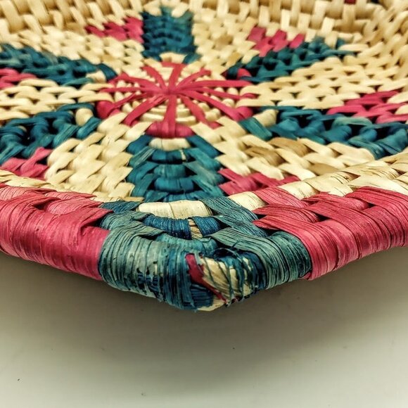 Handmade Red Green Hexagonal Wicker Snowflake Basket - Picture 5 of 5